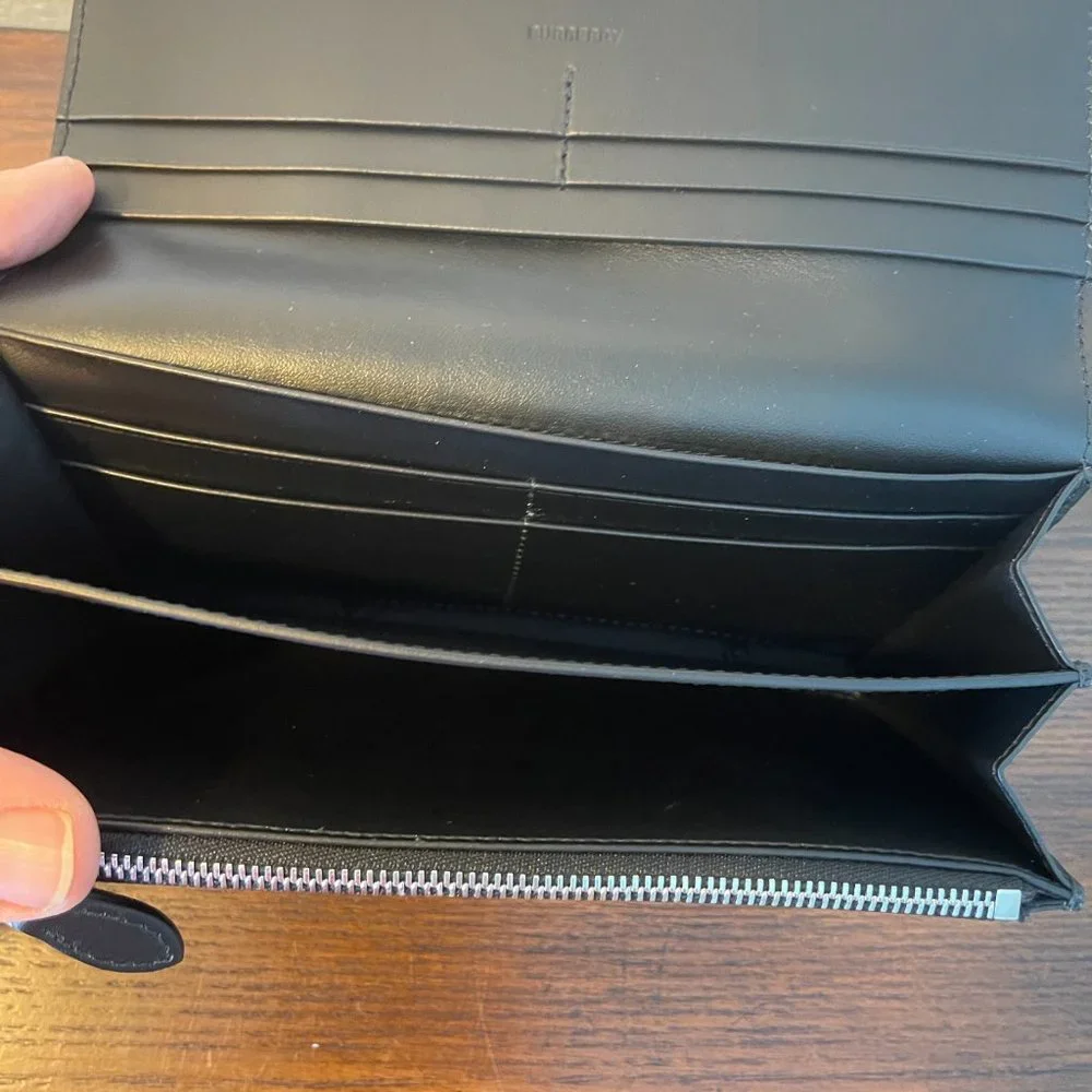 Burberry Porter Women's Black Leather Flap Wallet 8052831 1 - Picture 14 of 14